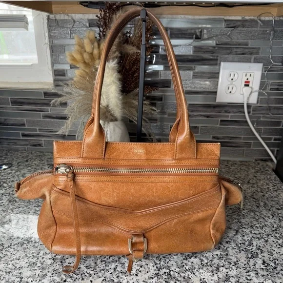 Botkier | Gorgeous Leather Shoulder Bag - Picture 3 of 14